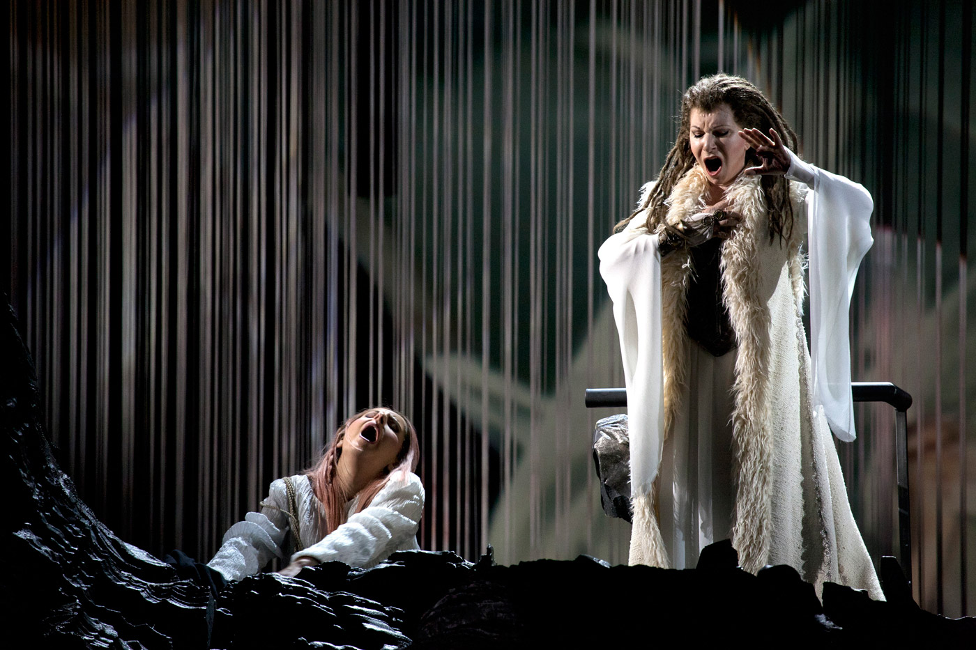 Foto del ensayo general de Norma con la puesta en escena de Davide Livermore en el Palau de les Arts en coproduccion con Teatro Real